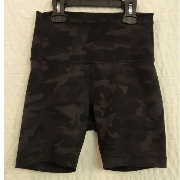 Lululemon 6" Wunder Train High-Rise Short - Picture 2 of 9